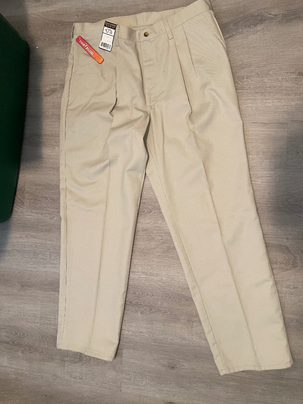 Legendary Gold Mens Khakis 38 x 32 Double Pleated Stain Release 67500SN